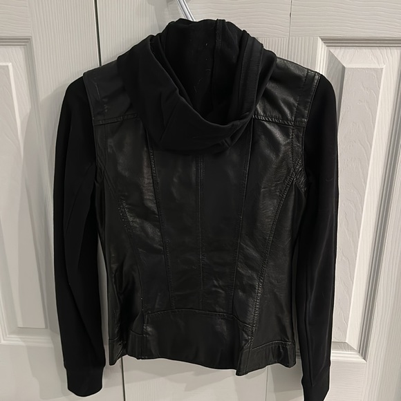 Women’s Danier leather jacket - 2XS - Picture 3 of 3
